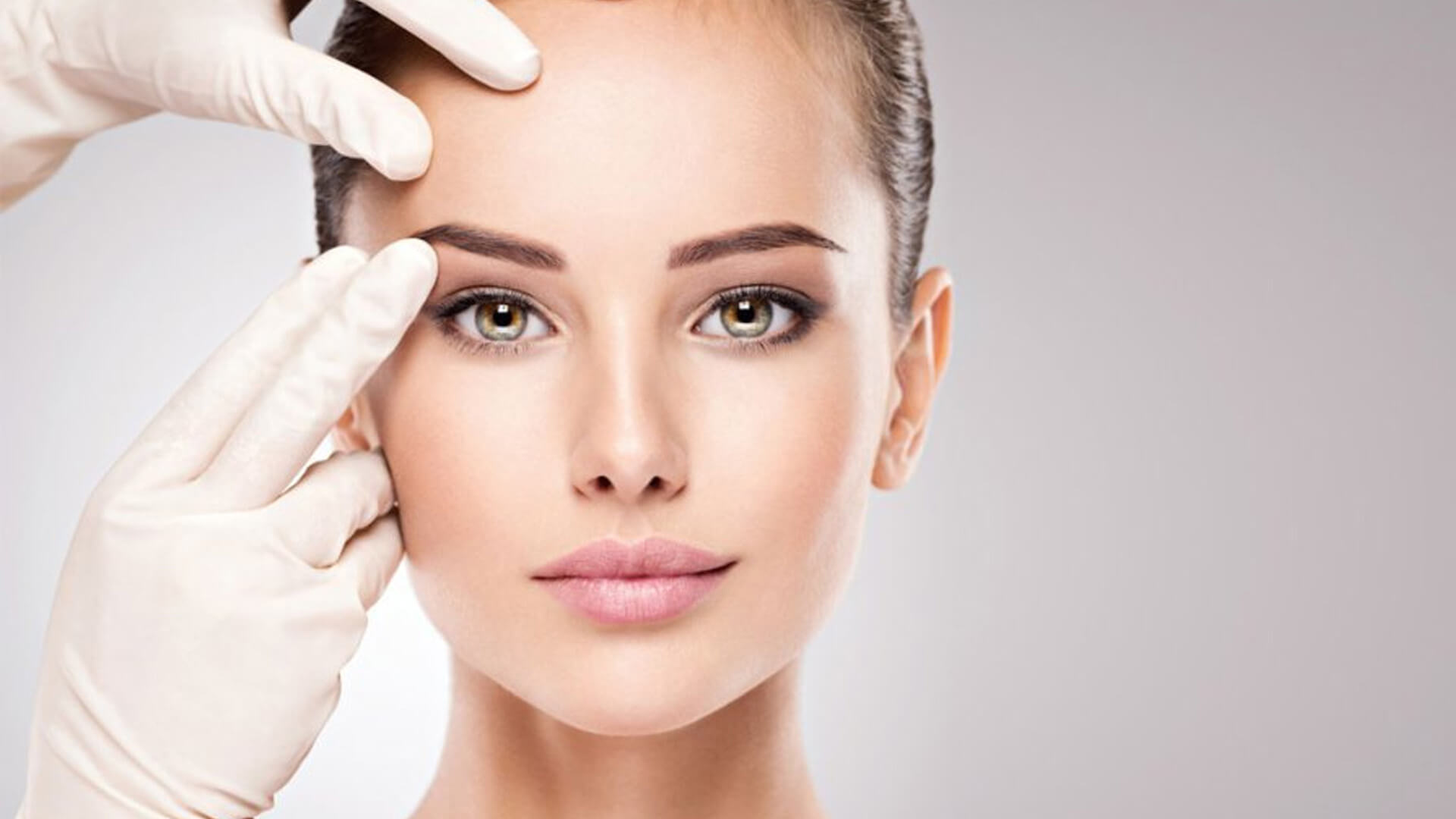 Brow lift surgery, also known as forehead lift, is a cosmetic procedure designed to elevate sagging eyebrows, smooth forehead wrinkles, and reduce the appearance of frown lines. This procedure rejuvenates the upper face by restoring a more youthful, refreshed appearance. It improves the symmetry of the eyebrows, enhances the eye area, and provides a natural lift to the facial features. Performed by expert surgeons in Istanbul, brow lift surgery offers long-lasting results, helping individuals achieve a more vibrant and open-eyed look.