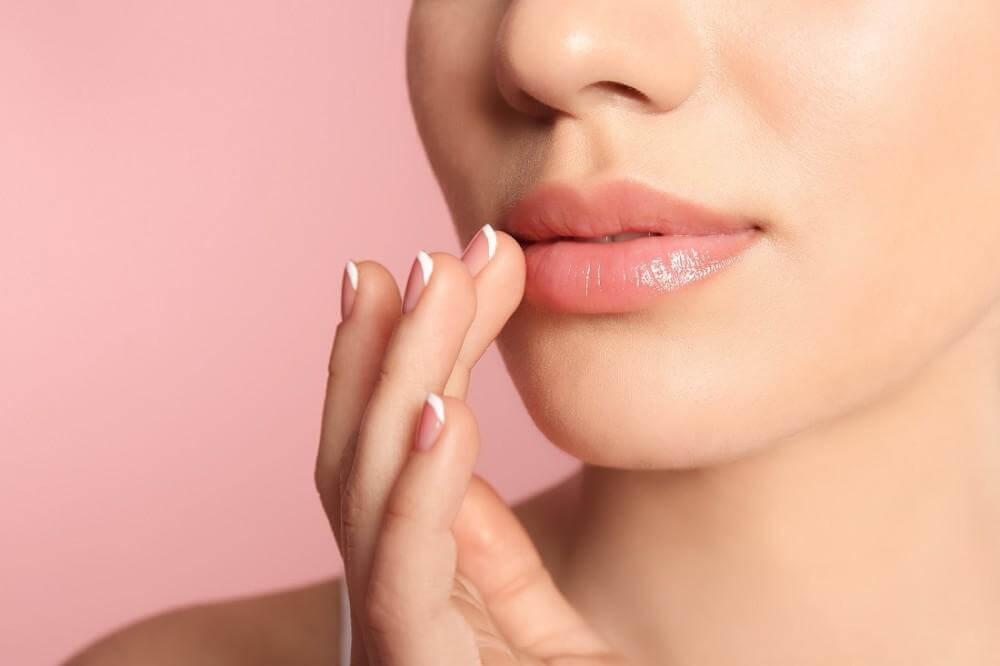 Lip lift surgery in Istanbul enhances the shape and fullness of the upper lip by reducing the distance between the nose and the lips. This procedure helps create a more youthful, fuller smile, offering natural-looking results by lifting and defining the lip contour. Ideal for those looking to improve lip aesthetics and facial harmony, the surgery delivers lasting, balanced results.